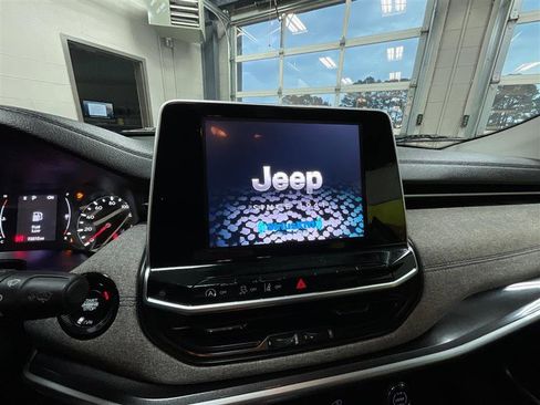 Used 2022 Jeep Compass Latitude image 16