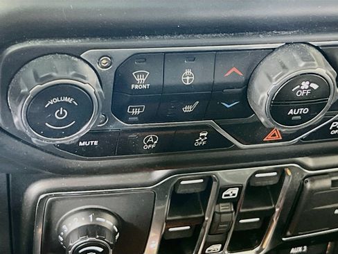 Used 2023 Jeep Gladiator Rubicon w/ LED Lighting Group AWD/4WD image 20