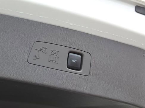 Used 2024 Lincoln Corsair Reserve w/ Equipment Group 201A image 6