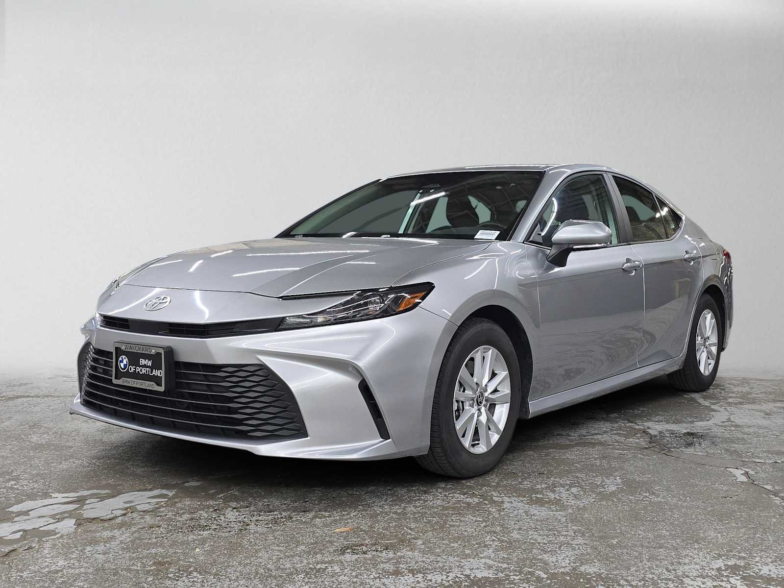 Used 2025 Toyota Camry LE FWD image 7