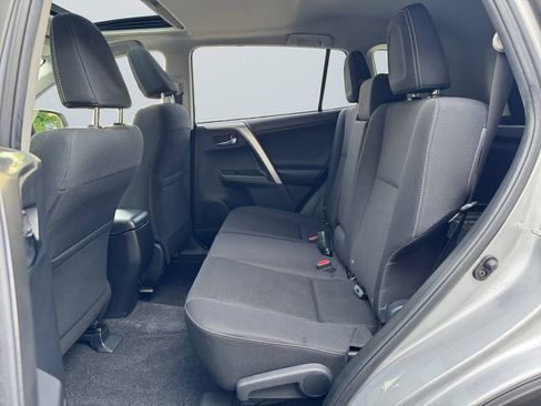 Used 2018 Toyota RAV4 XLE AWD/4WD image 13