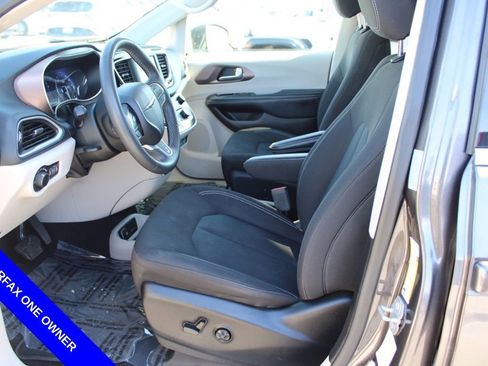 Used 2023 Chrysler Voyager LX image 16