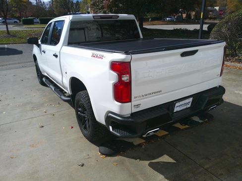 Used 2021 Chevrolet Silverado 1500 LT Trail Boss w/ Convenience Package II image 9