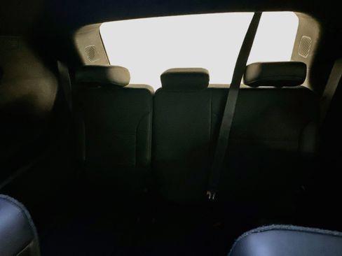 Used 2025 Buick Enclave Preferred AWD/4WD image 30
