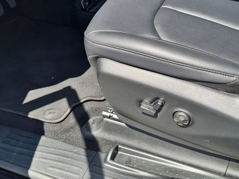 Used 2025 Chrysler Pacifica Select FWD image 14