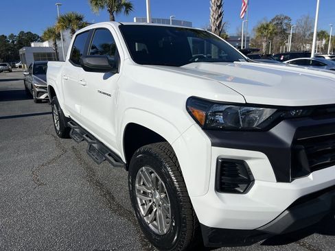 Used 2024 Chevrolet Colorado LT image 2