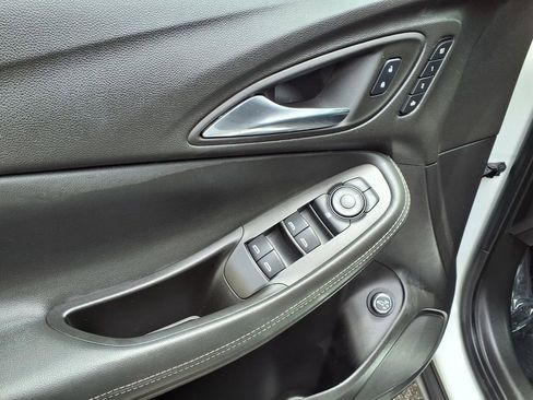 Used 2023 Buick Encore GX Essence w/ Experience Buick Package FWD image 17