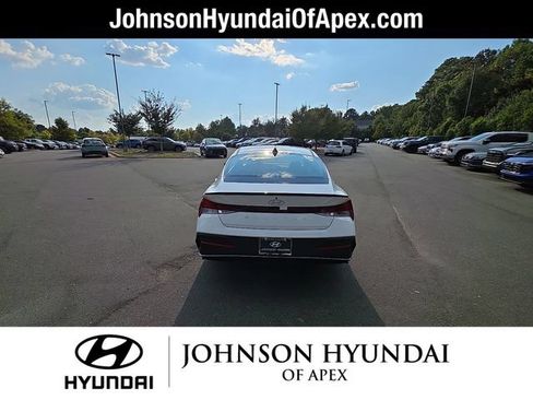 Used 2025 Hyundai Elantra Sport FWD image 16