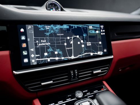 Used 2023 Porsche Cayenne Turbo image 49