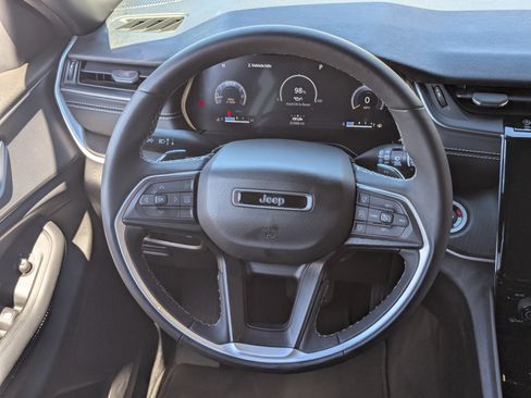 Used 2023 Jeep Grand Cherokee Altitude AWD/4WD image 16