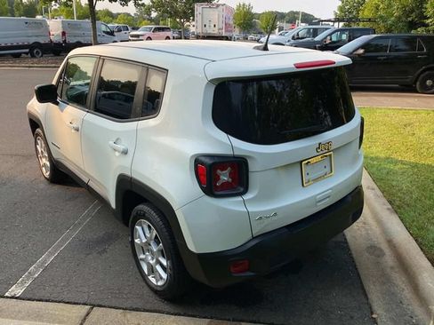 Used 2023 Jeep Renegade Latitude AWD/4WD image 31