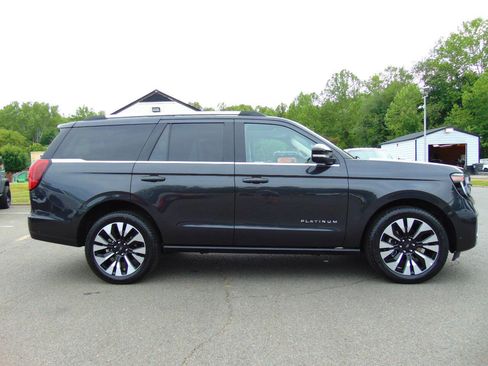 Used 2025 Ford Expedition Platinum w/ Driver's Package AWD/4WD image 42