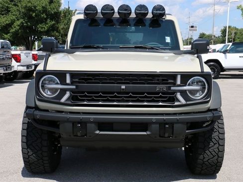New 2025 Ford Bronco Badlands image 3