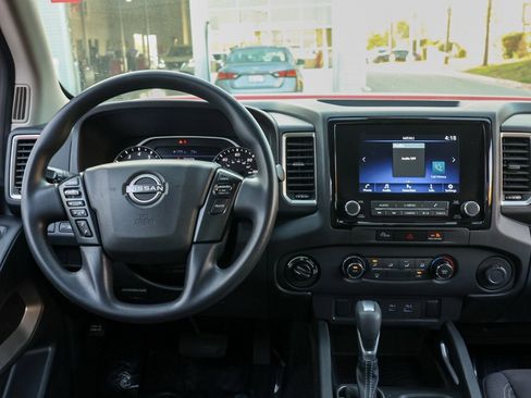 Used 2023 Nissan Frontier SV image 21