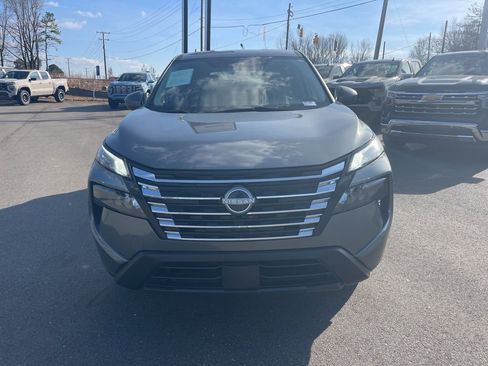 Used 2024 Nissan Rogue SV AWD/4WD image 8