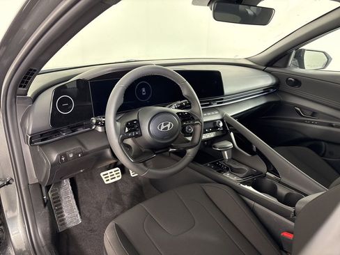 New 2025 Hyundai Elantra SEL FWD image 15