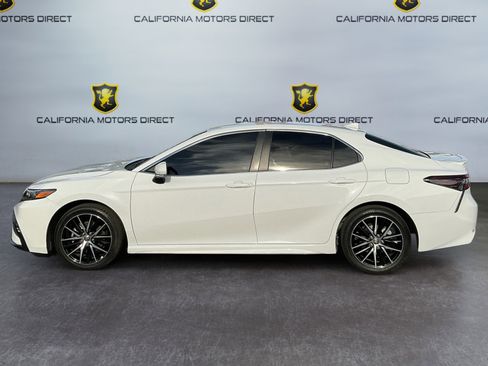 Used 2024 Toyota Camry SE image 2