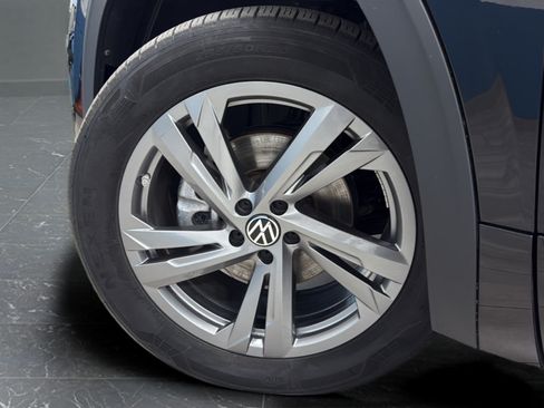 Used 2024 Volkswagen Atlas Cross Sport SEL R-Line AWD/4WD image 36
