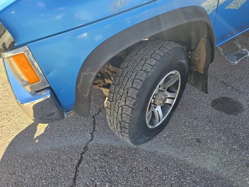 Used 1996 Nissan Pickup XE image 4