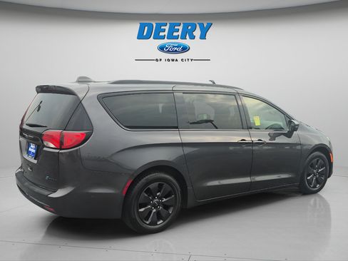Used 2020 Chrysler Pacifica Limited w/ Advanced Safetytec Group FWD image 6