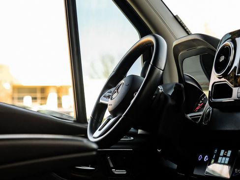 Used 2023 Mercedes-Benz Sprinter 3500 image 50