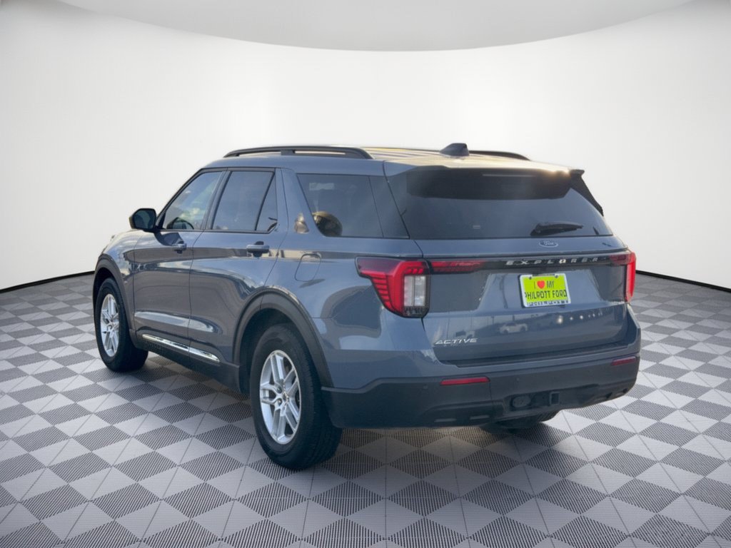 Used 2025 Ford Explorer Active RWD image 3