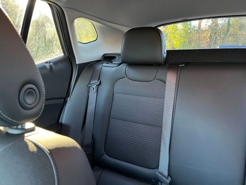 Used 2025 Chevrolet Trax LT w/ LT Convenience Package image 37