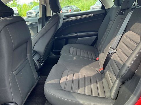 Used 2019 Ford Fusion SE FWD image 20