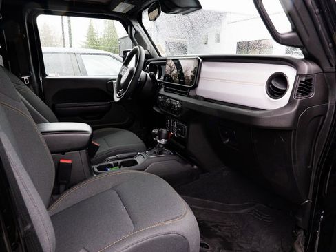 Used 2024 Jeep Gladiator Sport AWD/4WD image 25