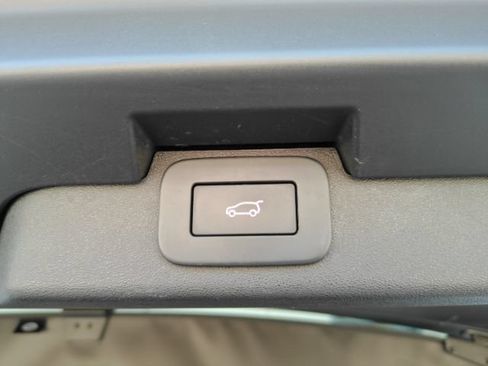 Used 2023 Land Rover Discovery S AWD/4WD image 31