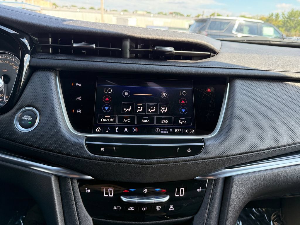 Used 2025 Cadillac XT5 Premium Luxury w/ Technology Package AWD/4WD image 17