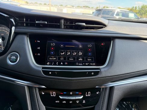 Used 2025 Cadillac XT5 Premium Luxury w/ Technology Package AWD/4WD image 17
