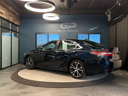 Used 2019 Toyota Camry SE image 5