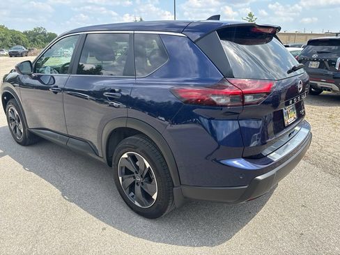 Used 2024 Nissan Rogue SV AWD/4WD image 3