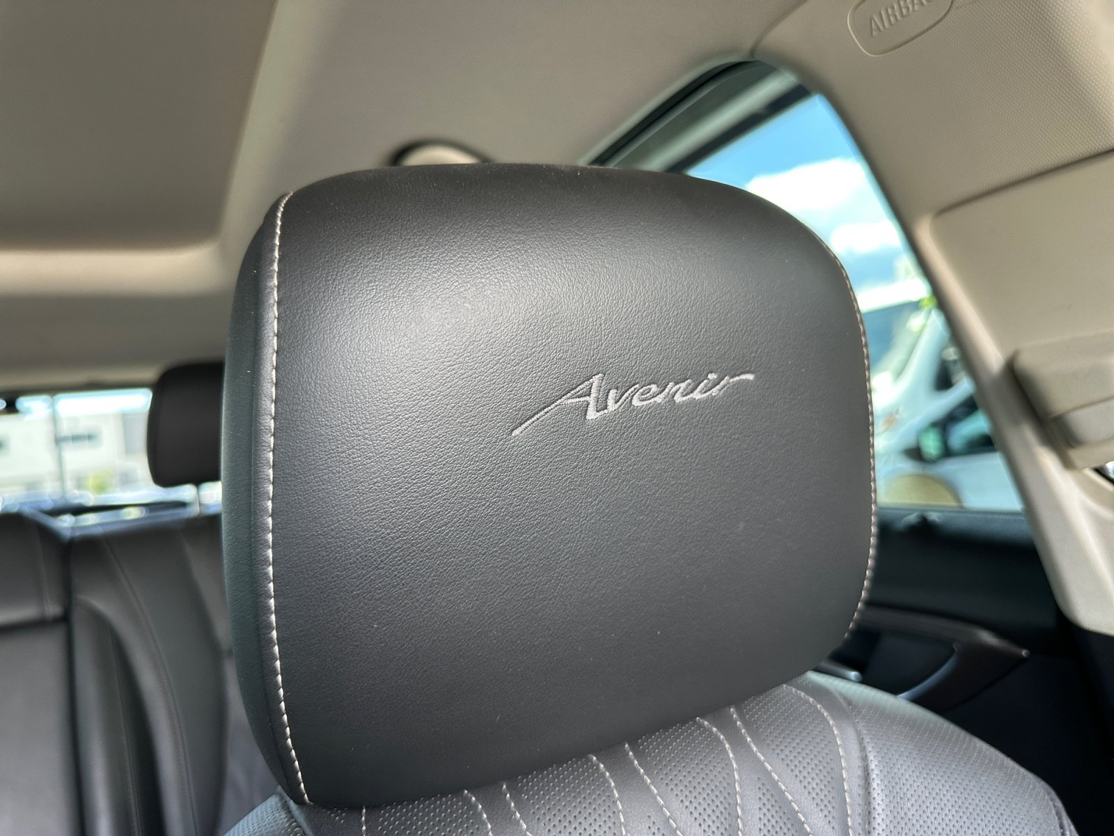 Used 2022 Buick Envision Avenir w/ Technology Package II FWD image 30