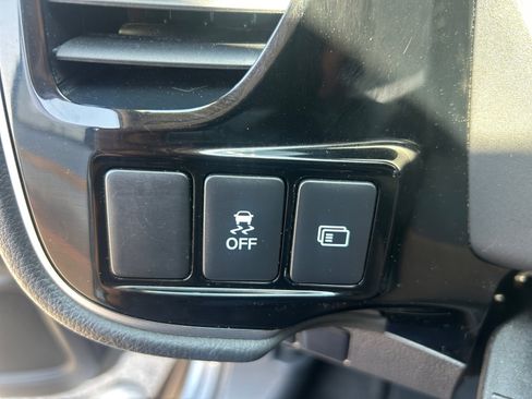 Used 2019 Mitsubishi Outlander ES FWD image 25