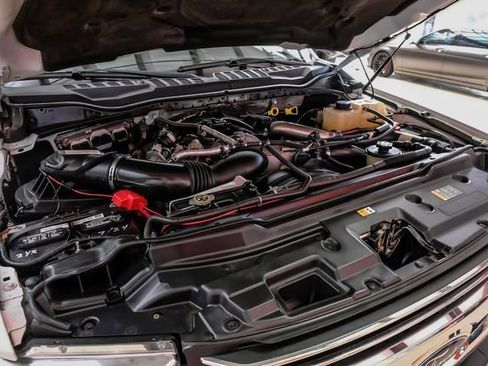 Used 2017 Ford F250 Lariat w/ Chrome Package image 49