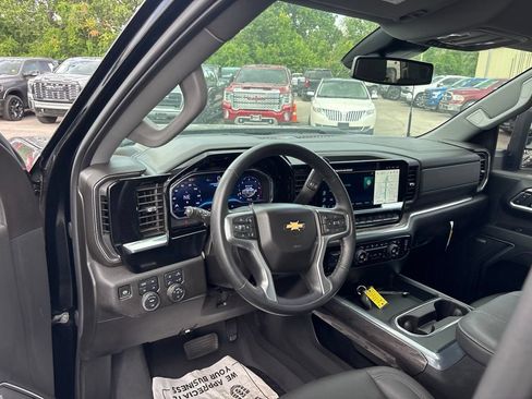 Used 2025 Chevrolet Silverado 3500 LTZ w/ LTZ Convenience Package AWD/4WD image 15