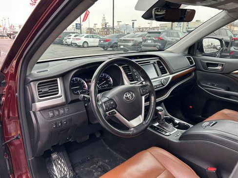 Used 2017 Toyota Highlander Limited Platinum image 11