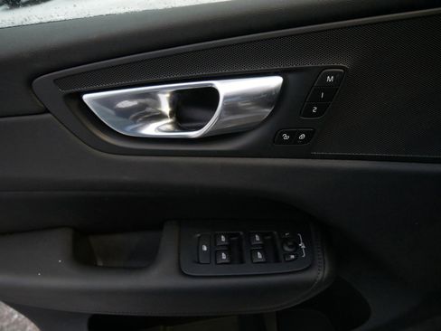 Certified 2025 Volvo XC60 B5 Core image 16