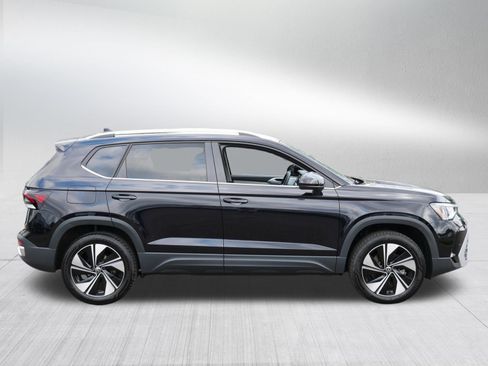 Certified 2025 Volkswagen Taos SE AWD/4WD image 8