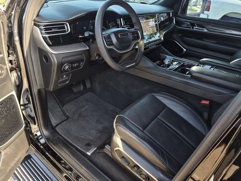 Used 2022 Jeep Wagoneer Series III w/ Premium Group I AWD/4WD image 12