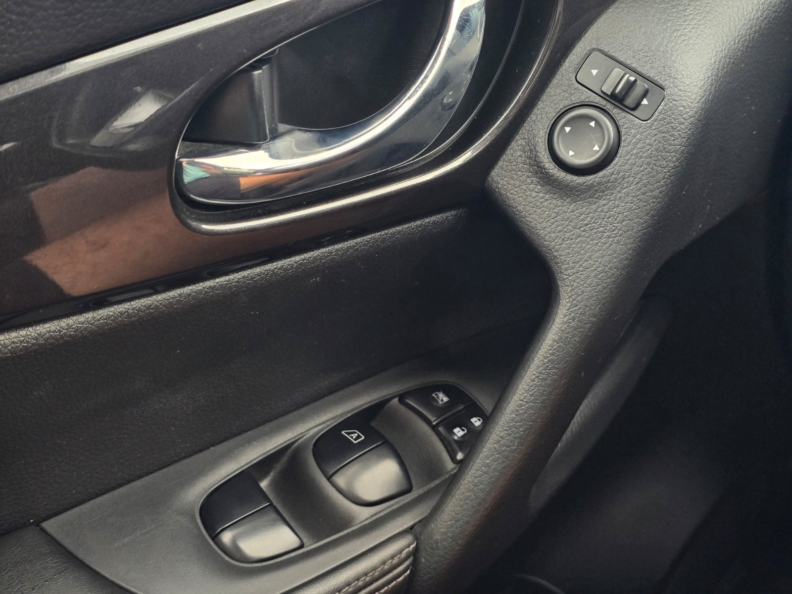 Used 2019 Nissan Rogue S w/ Special Edition Package FWD image 23