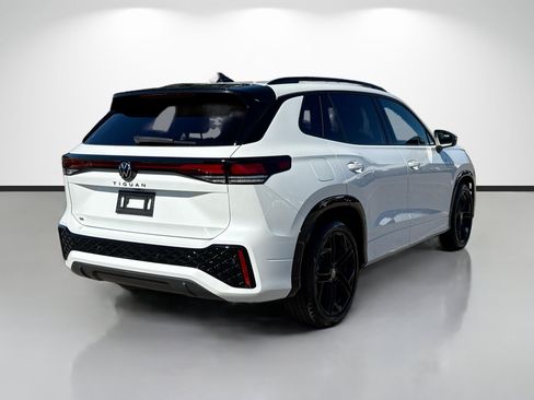 New 2026 Volkswagen Tiguan SE R-Line FWD image 3