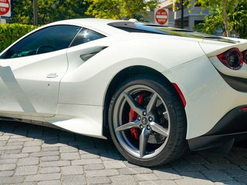 Used 2021 Ferrari F8 Tributo image 45