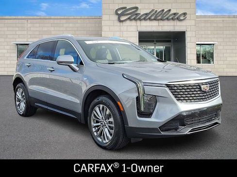 Used 2024 Cadillac XT4 Premium Luxury image 2