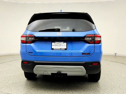 Used 2024 Honda Pilot TrailSport image 6