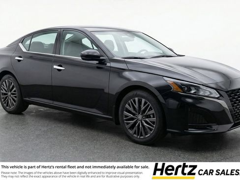 Used 2025 Nissan Altima 2.5 SV image 1