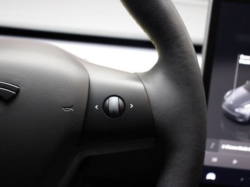 Used 2023 Tesla Model Y Long Range image 26