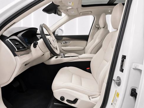 Used 2023 Volvo XC90 B6 Plus AWD/4WD image 9